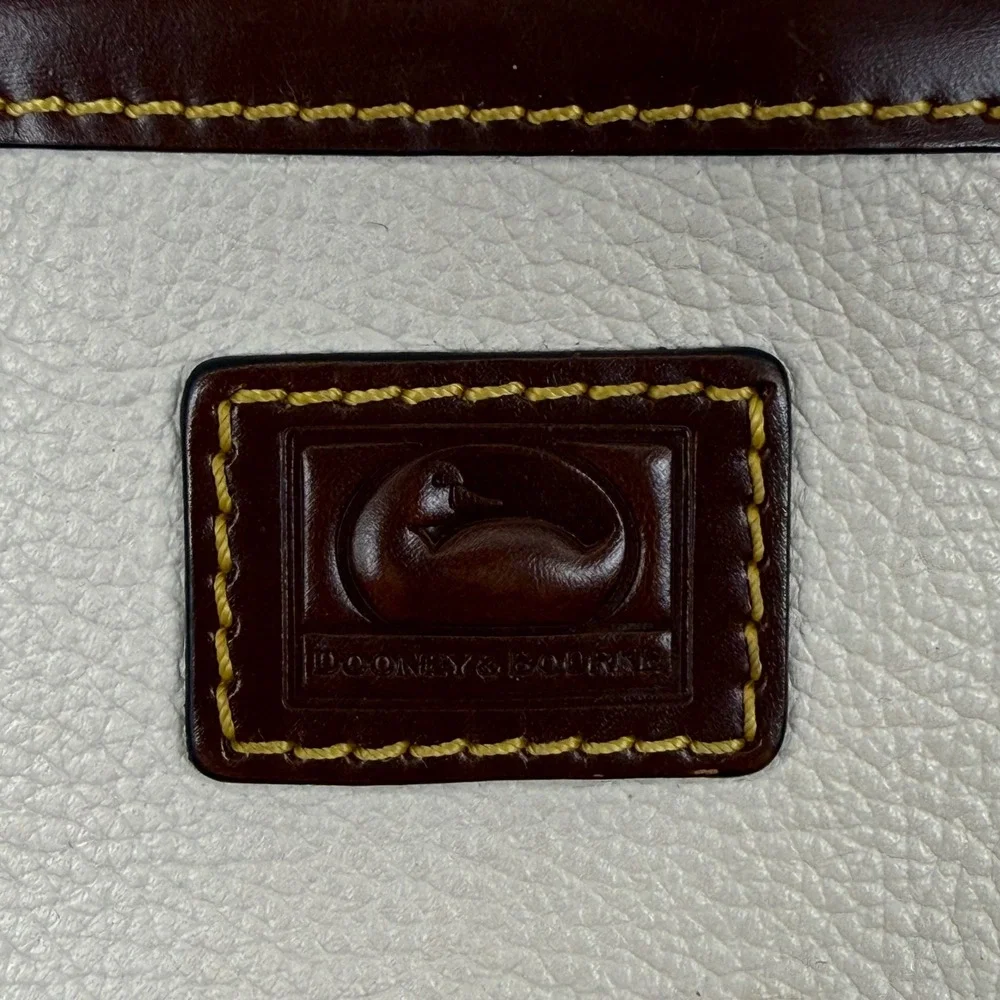 Dooney & Bourke Cream Pebbled‎ Leather Wristlet Pouch Brown Trim Duck Logo READ